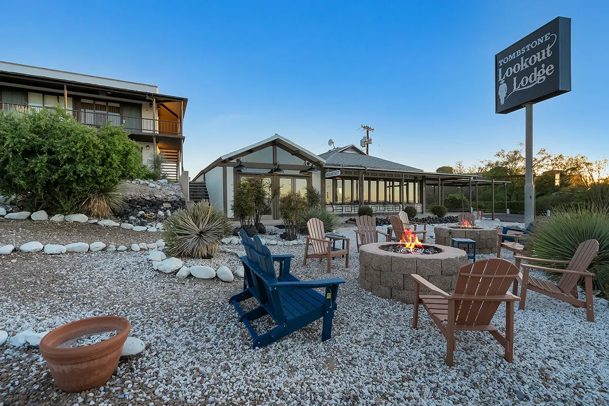Tombstone Lookout Lodge - Firepit Outdoor firepit lounge area at Tombstone Lookout Lodge – perfect for guests to enjoy Arizona desert evenings near O.K. Corral
